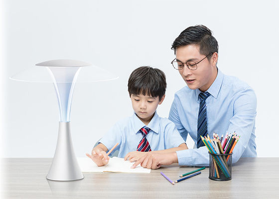 Lámpara de escritorio llevada de oscurecimiento inteligente con la temperatura de color ajustable para los niños